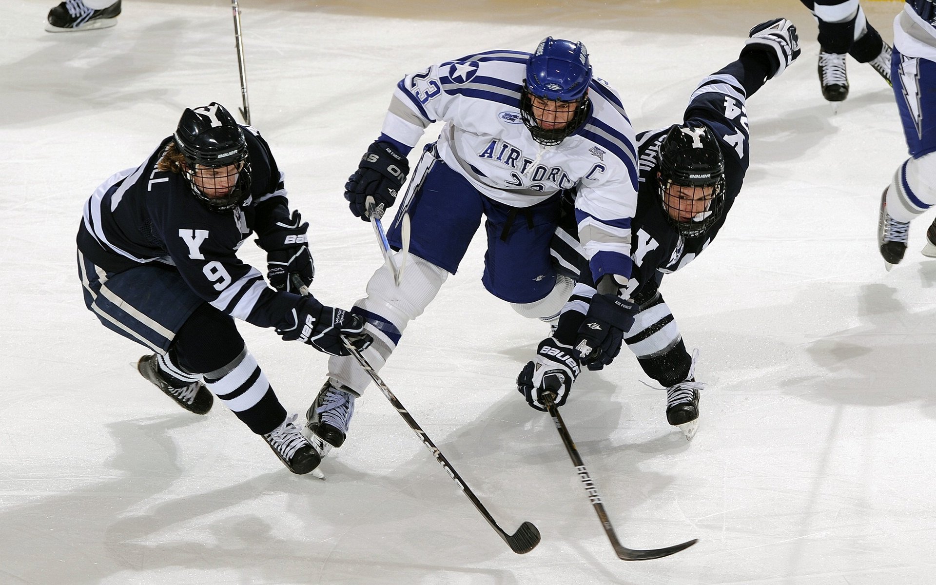 “强强对话！联盟顶尖豪强交锋，悬念重重促发火花”