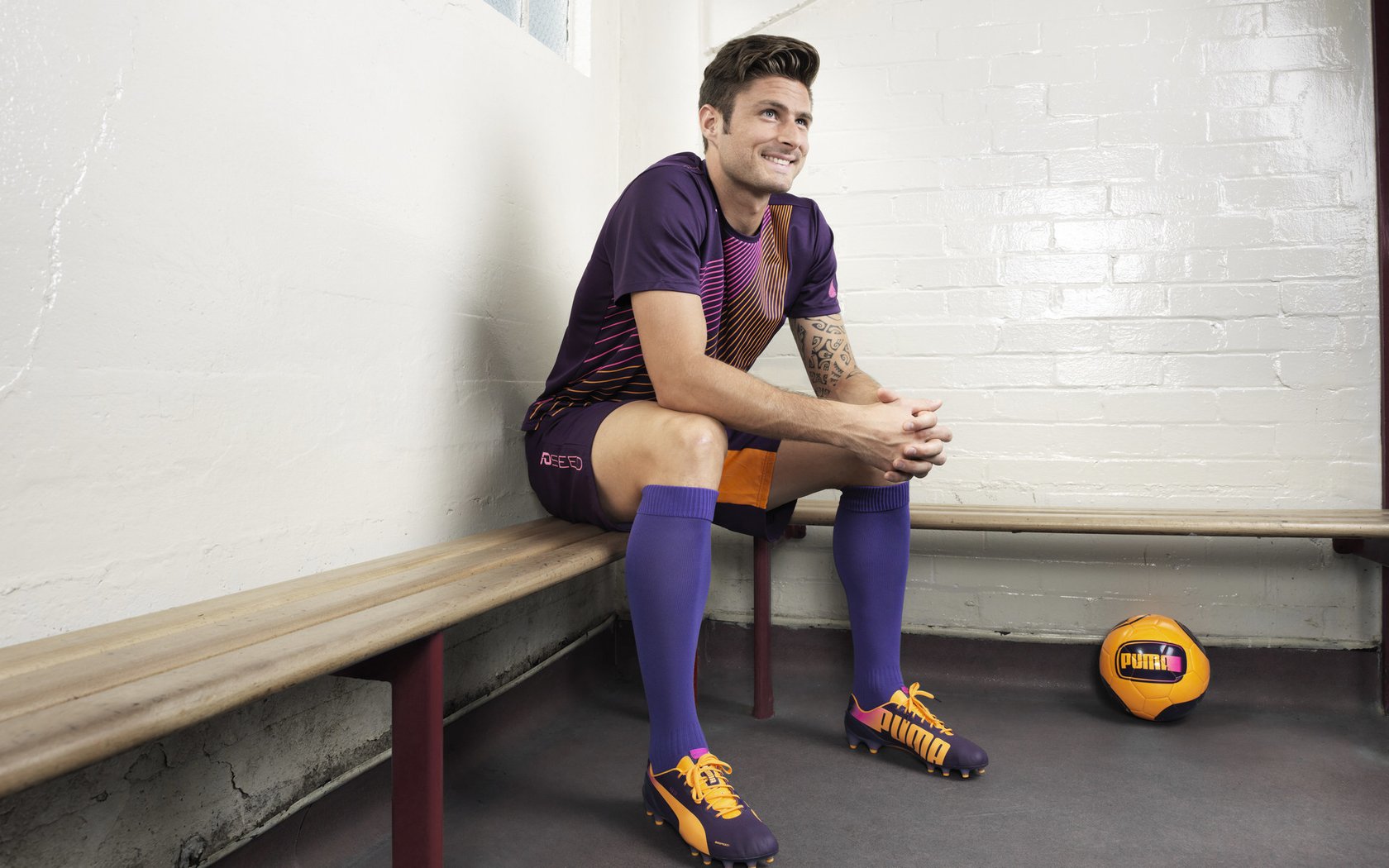 技战术纵深：不同球队的特色战术分析，技术 战术