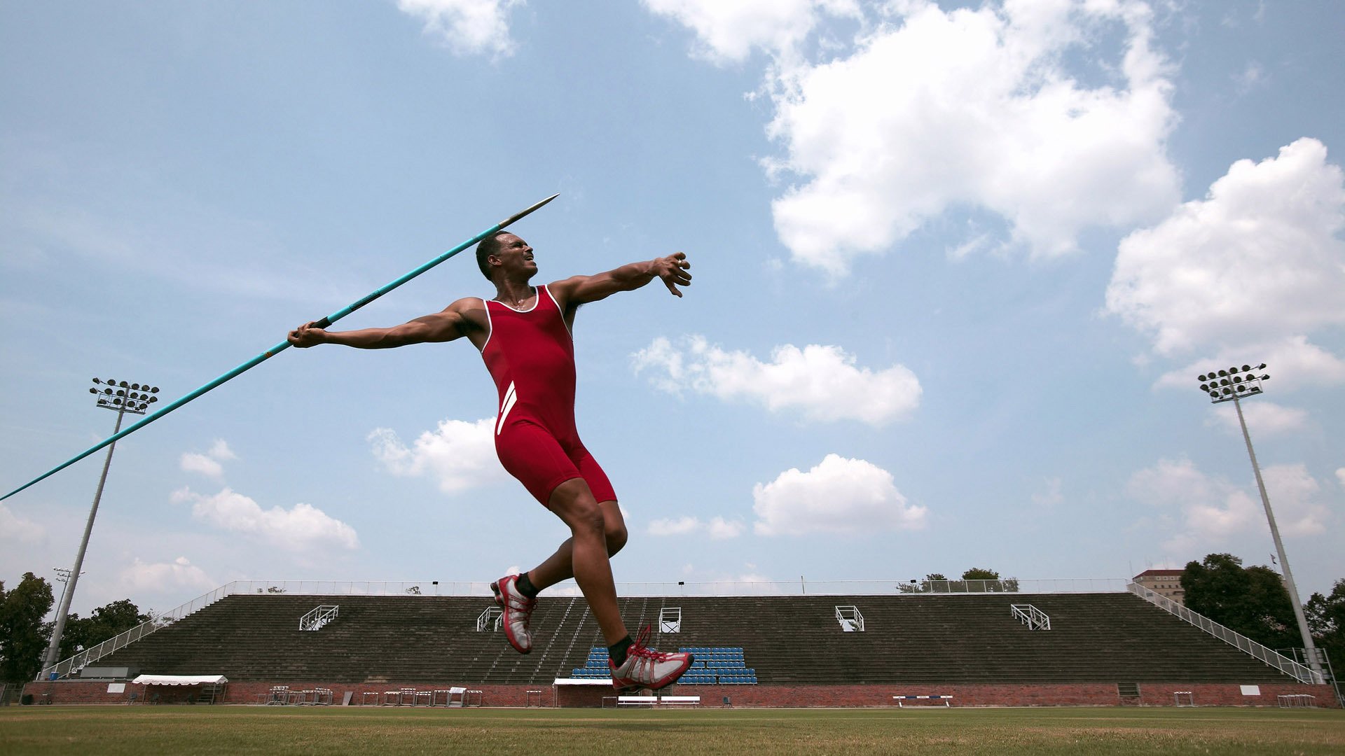 青少年足球赛事不断创新，加入多样化团队合作项目，开展青少年足球训练的意义